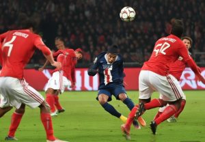 哈兰德与姆巴佩欧冠巅峰对决引发全球热议新一代双骄的较量